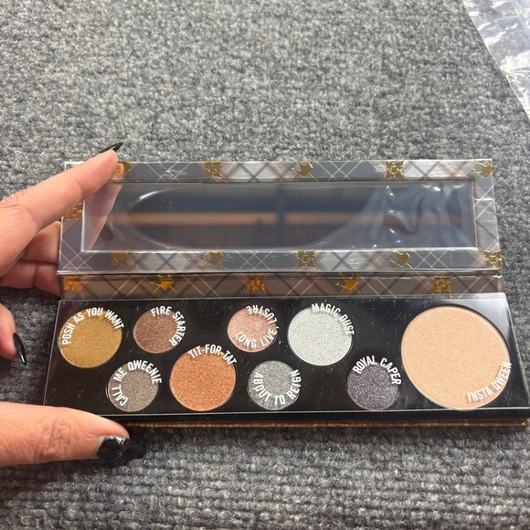 MAC Cosmetics NIB Eyeshadow x 8 + Highlighting Powder color: Qween Supreme - Picture 2 of 6